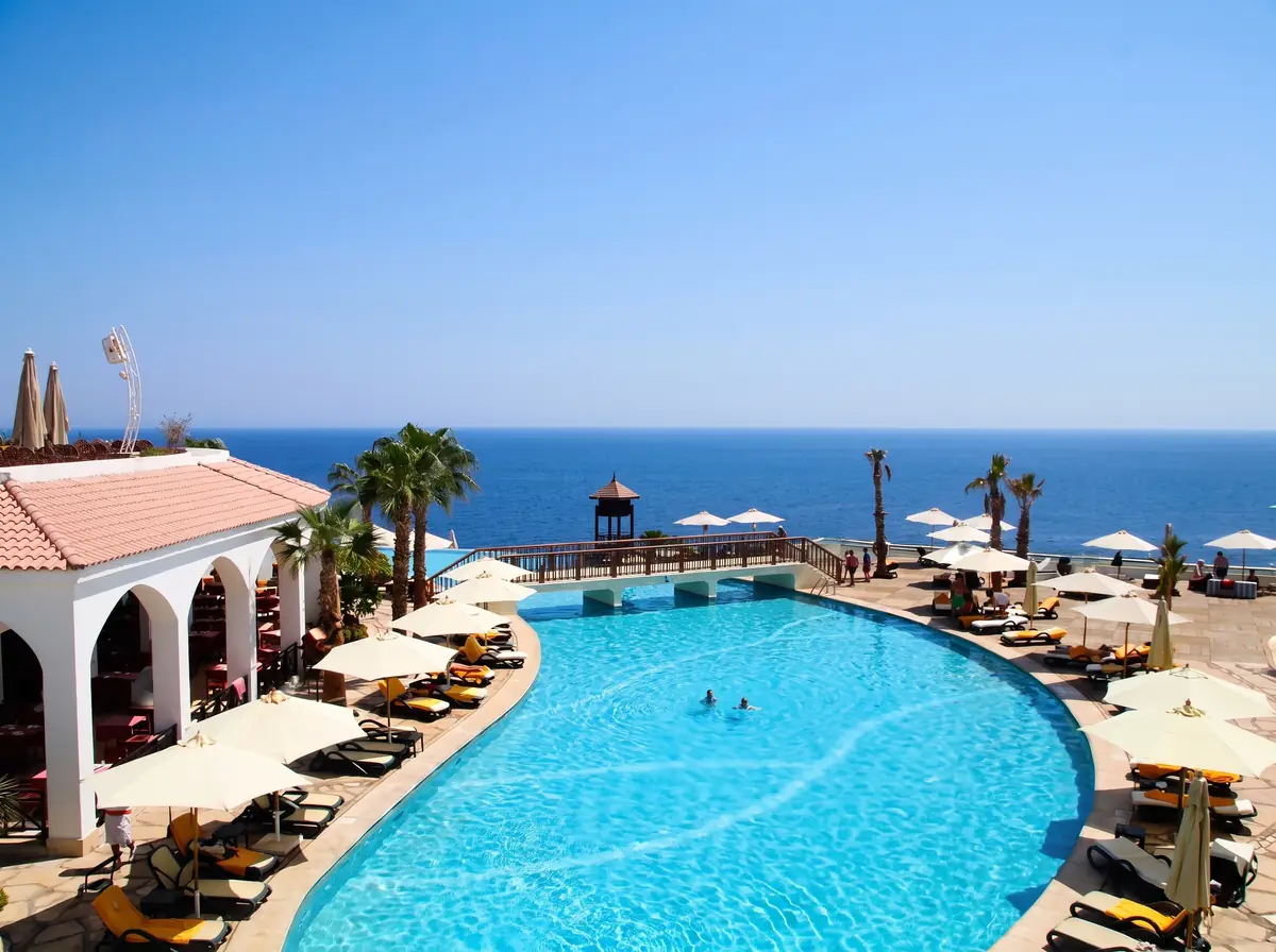 Blue Bay Resort Thalassotherapy Spa – Curved pool with sun loungers and parasols above the Red Sea