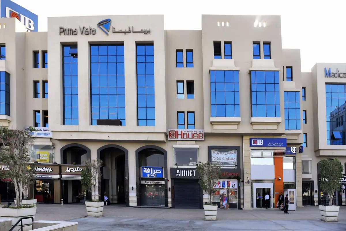 Prima Vista – Medical Office & Commercial Mall – Main front with tall central glass bay above an arcade of shops